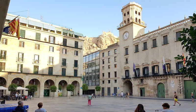 Visitar el ayuntamiento de Alicante