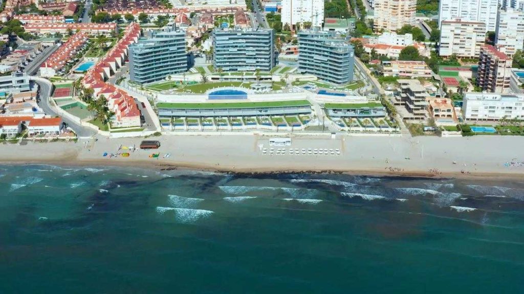 Vistas aéreas del barrio residencial de la playa de San Joan en Alicante